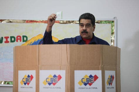 Triunfo aplastante en municipales da impulso a Maduro en busca de reelección