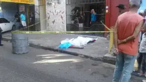 Investigan hallazgo de cadáver de un hombre en la calle Juan Erazo