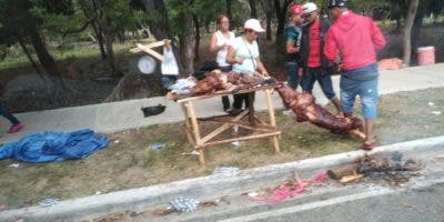 Cerdo en puya, una auténtica tradición de RD en Navidad