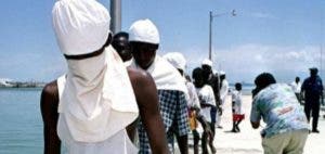 Bahamas deportará a 114 haitianos y presentará cargos contra 14 inmigrantes