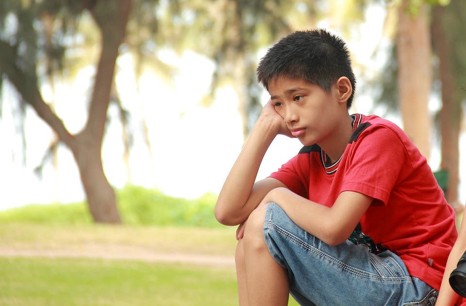 Entorno familiar y acoso escolar influyen en depresión infantil, dice experto