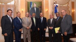 Gobierno y Colegio Médico Dominicano vuelven a hacer la paz   