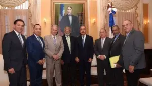 Gobierno y Colegio Médico Dominicano vuelven a hacer la paz   