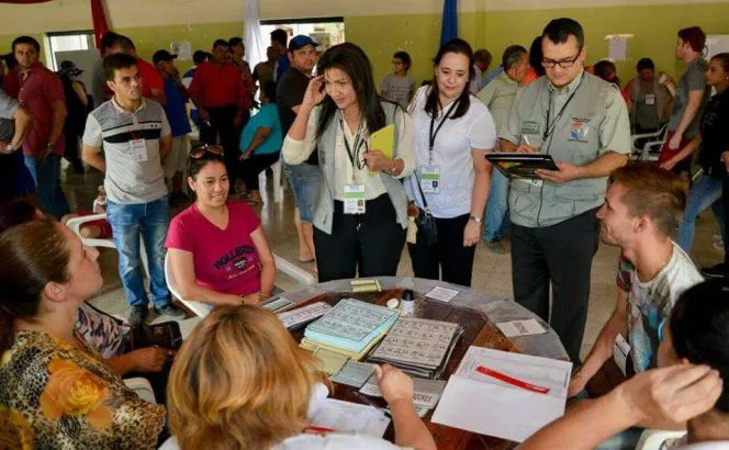 Jueces TSE observan elecciones primarias en Paraguay