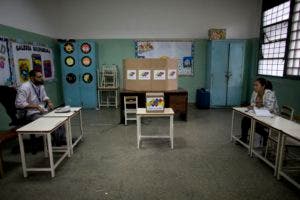 Poca afluencia de electores marca jornada de comicios municipales venezolanos