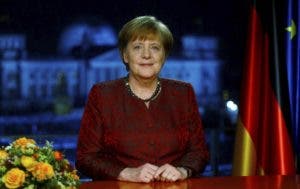 Merkel considera «problemático» expulsar de Twitter a Trump