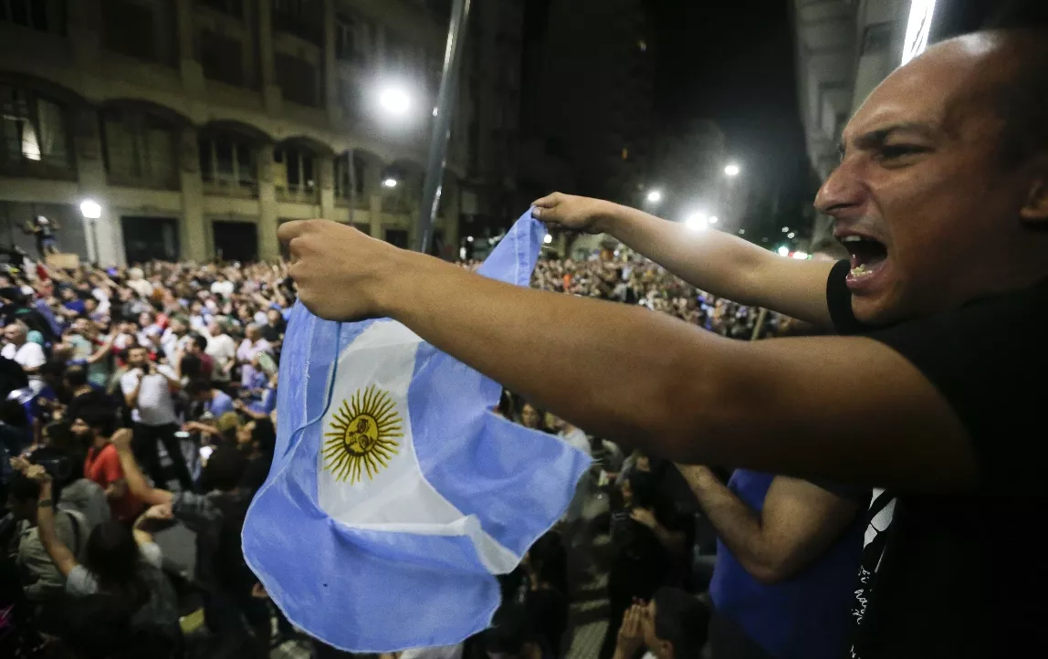 Huelga en Argentina contra reforma deja masivas marchas y aeropuertos parados