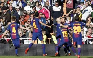 Luis Suárez, Messi y Aleix Vidal dan la victoria al Barcelona 0-3