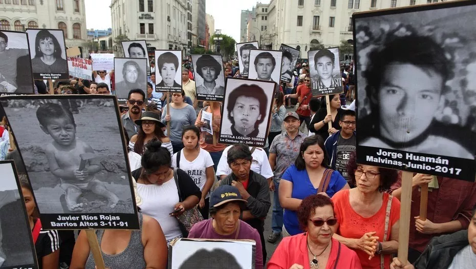 Familiares de víctimas marchan por anulación de indulto a Fujimori