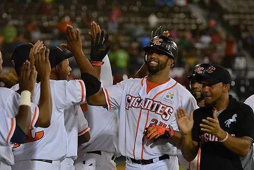 Leones y Gigantes se colocan a medio juego del liderato en béisbol dominicano