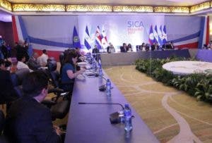 Empieza cumbre del Sica con ausencia de última hora del presidente hondureño