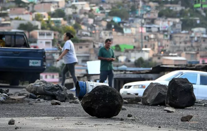 Miles de personas protestan contra un supuesto fraude electoral en Honduras