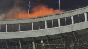 Se registra un fuego  en el «séptimo cielo» del Estadio Quisqueya