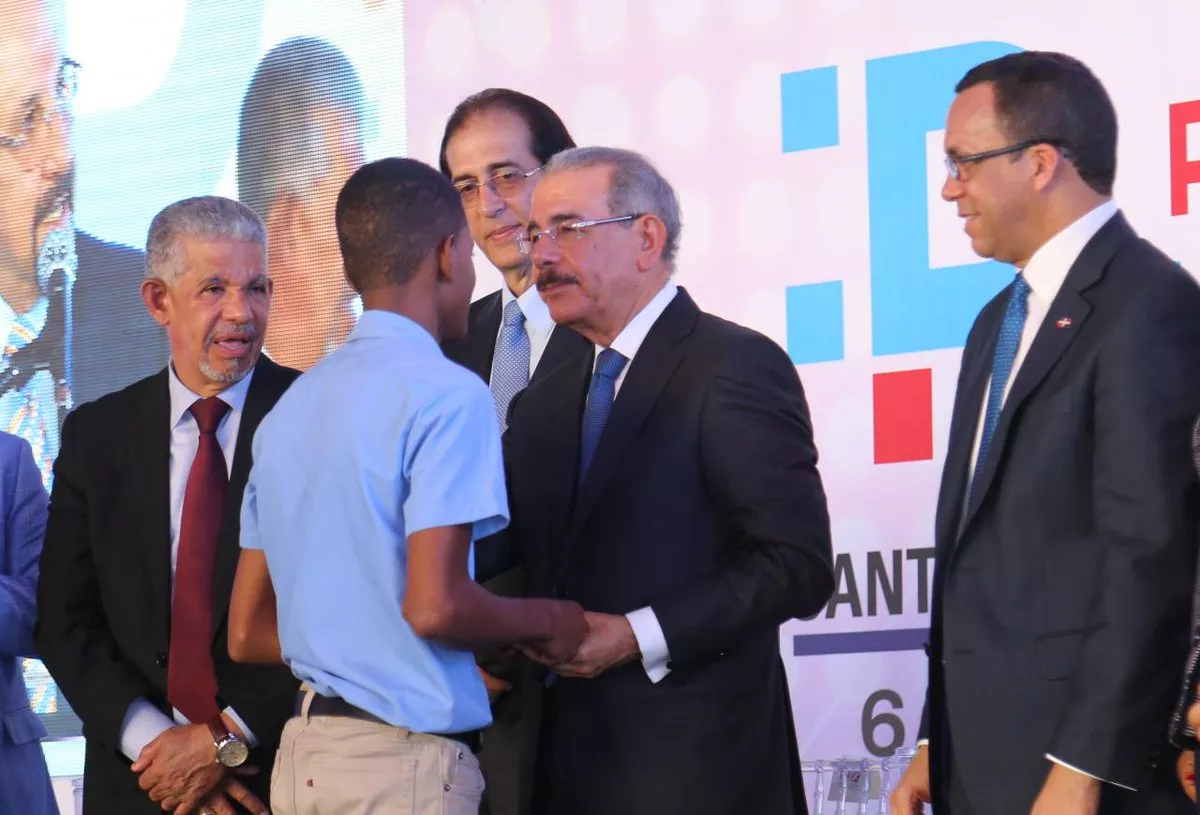 Presidente Medina pone en marcha plan piloto de programa República Digital Educación