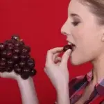 Cuidado cuando estés comiendo las 12 uvas en Nochevieja