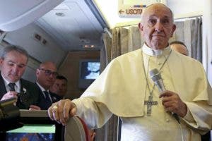 El papa Francisco dice que no será un viaje difícil porque conoce Chile