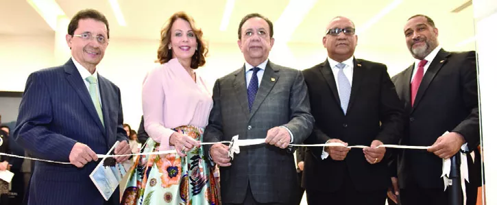 BCRD entrega premios de arte y literatura