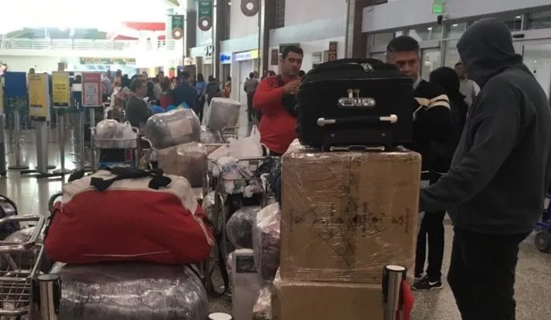 Pasajeros Pawa viajan en aviones rentados