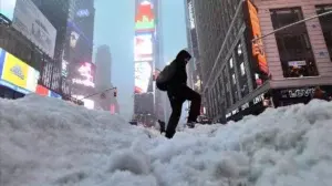 Cierran el aeropuerto JFK de Nueva York por tormenta de nieve