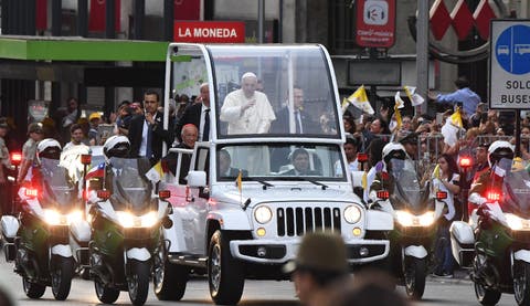 Papa Francisco inicia polémica visita a Chile