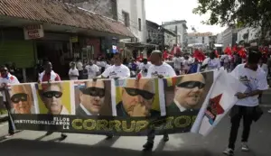 Panameños protestan contra la corrupción