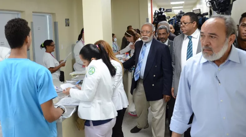 Hospital Moscoso Puello sigue sus labores