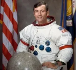 Muere el astronauta John Young, el noveno hombre en pisar la Luna