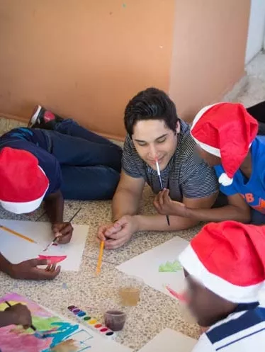 Fundación De Valle alegra niños de La Casa Rosada