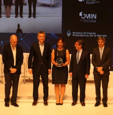 Entrega del premio a innovación financiera