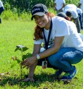 Gildan siembra más de 6,500 plantas en  2017