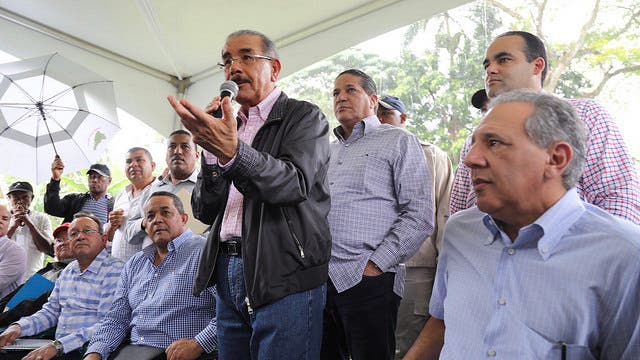 Danilo Medina apoya a productores de aguacate en Tamboril
