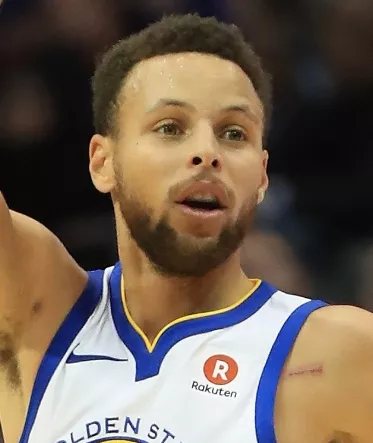 Stephen Curry interesado en un puesto en los Carolina Panthers