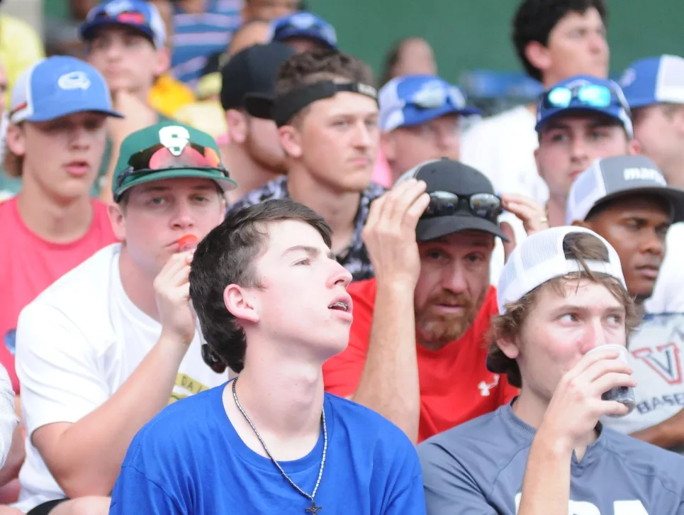 Fanáticos del béisbol demuestran irían a juegos en la tarde