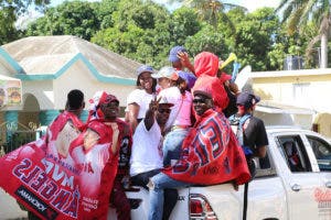 Con alegría, pueblo de Don Gregorio sale a las calles en espera de su ídolo Vladimir Guerrero