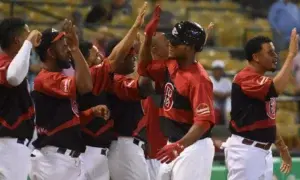 Los Leones hunden al Licey; las Águilas dejan en el terreno a los Gigantes