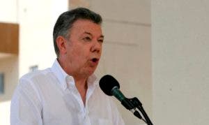 Santos pide a Maduro que acepte ayuda y evite que venezolanos «sufran más»