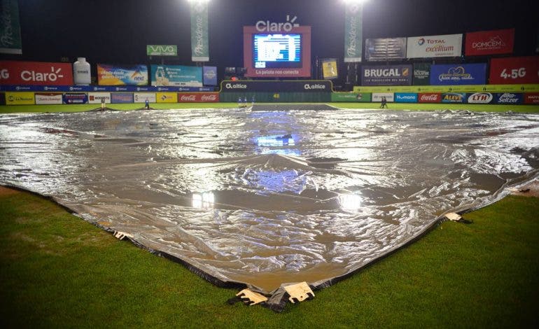 Posponen por lluvia cartelera del viernes en semifinal del béisbol dominicano