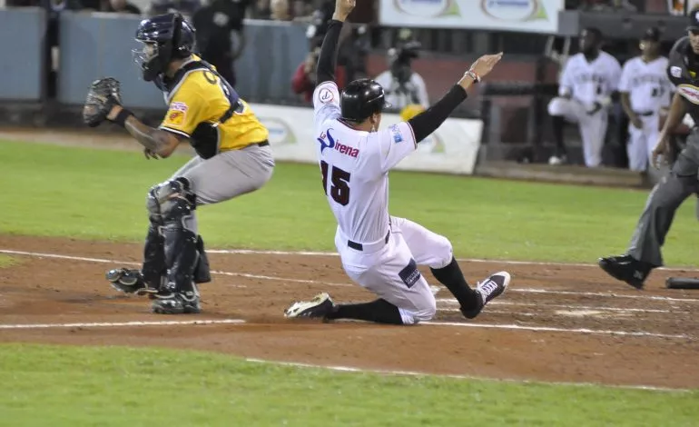 Gigantes del Cibao derrotan a las Águilas Cibaeñas