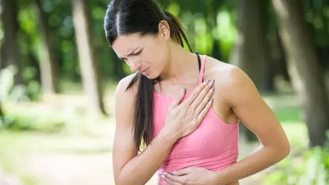 Por qué las mujeres pueden tener el doble de probabilidades de morir tras un ataque al corazón que los hombres