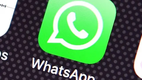 El último engaño a través de WhatsApp: una versión premium que no existe (y qué debes hacer si caíste)