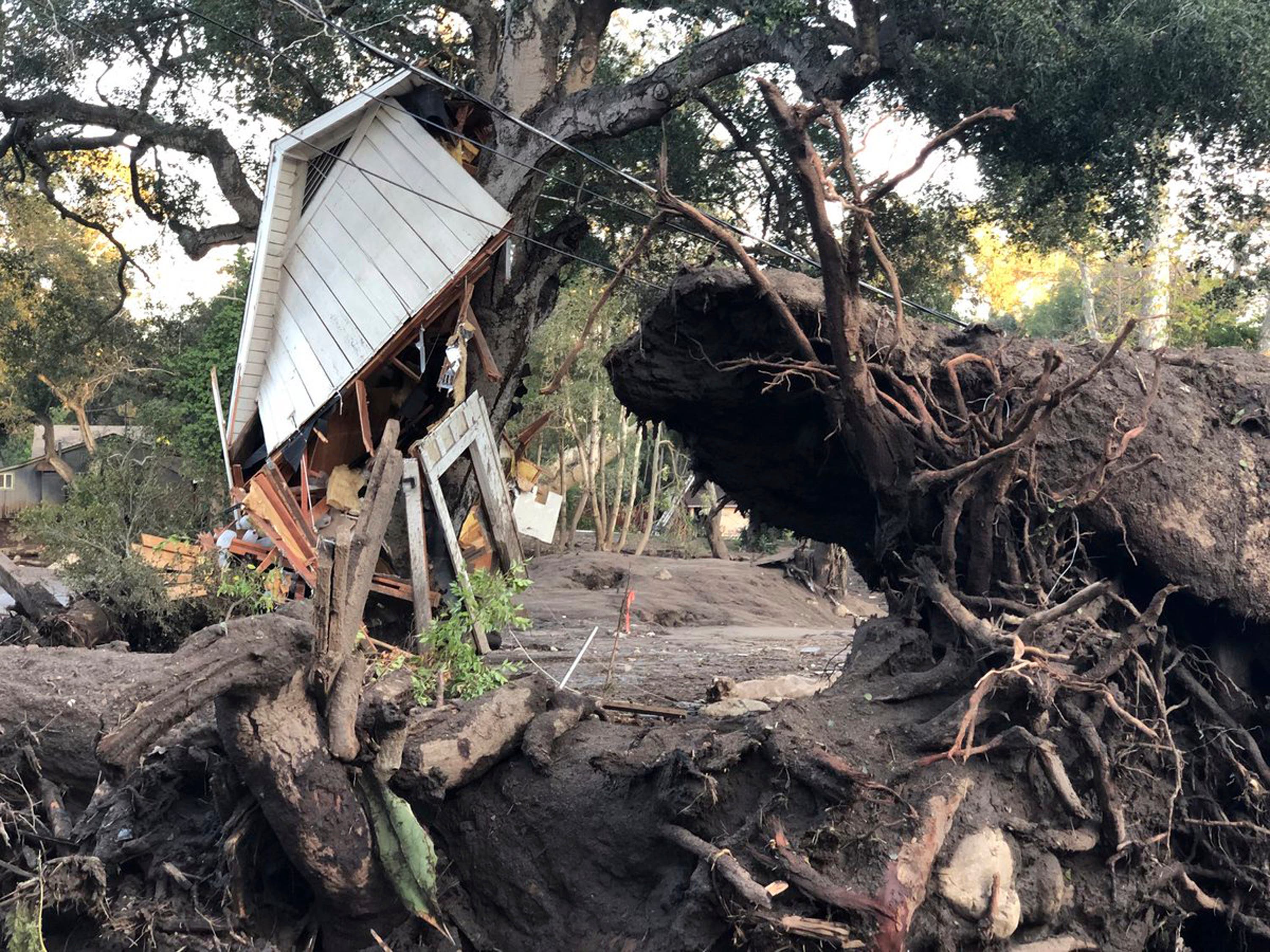 Angustiosa búsqueda de víctimas tras inundaciones en California