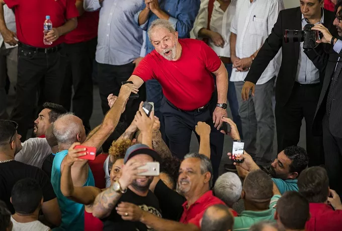 Brasil: Lula lleva fuerte ventaja en encuesta preelectoral