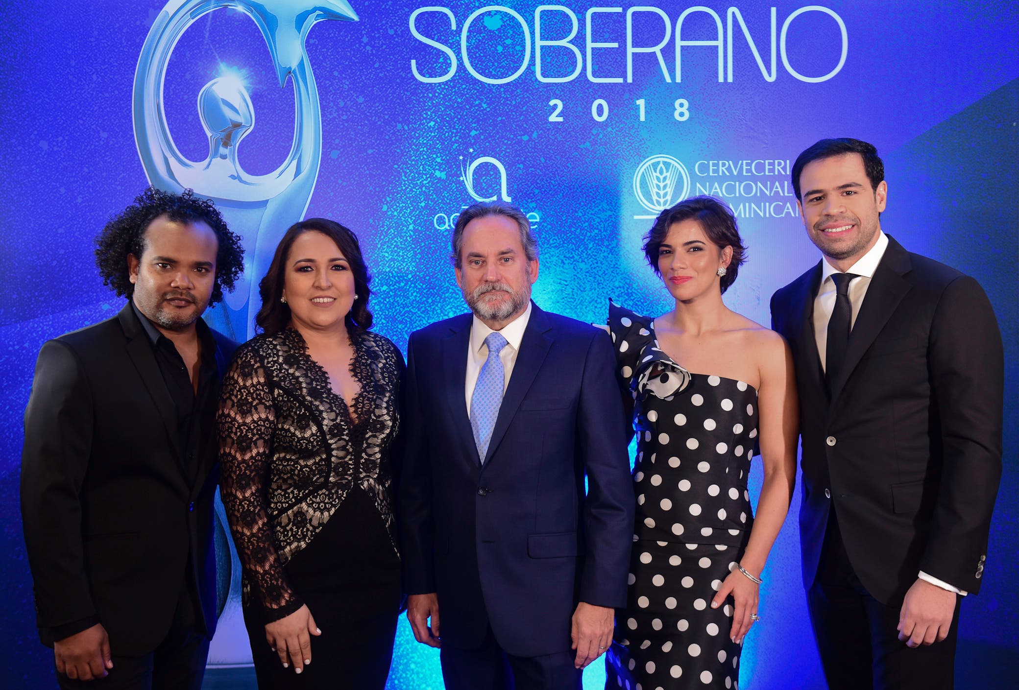 Roberto Ángel repite y Nashla Bogaert debuta como presentadores de premios Soberano