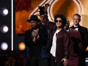 Bruno Mars sorprende al arrasar en los Grammy con su 24K Magic