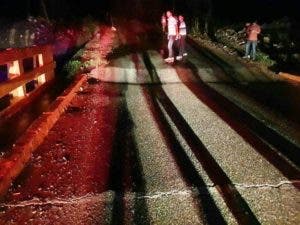 Crecida de río Bajabonico hace colapsar puente en Imbert, varias comunidades están incomunicadas