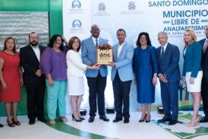 Declaran municipio de Santo Domingo Este libre de analfabetismo