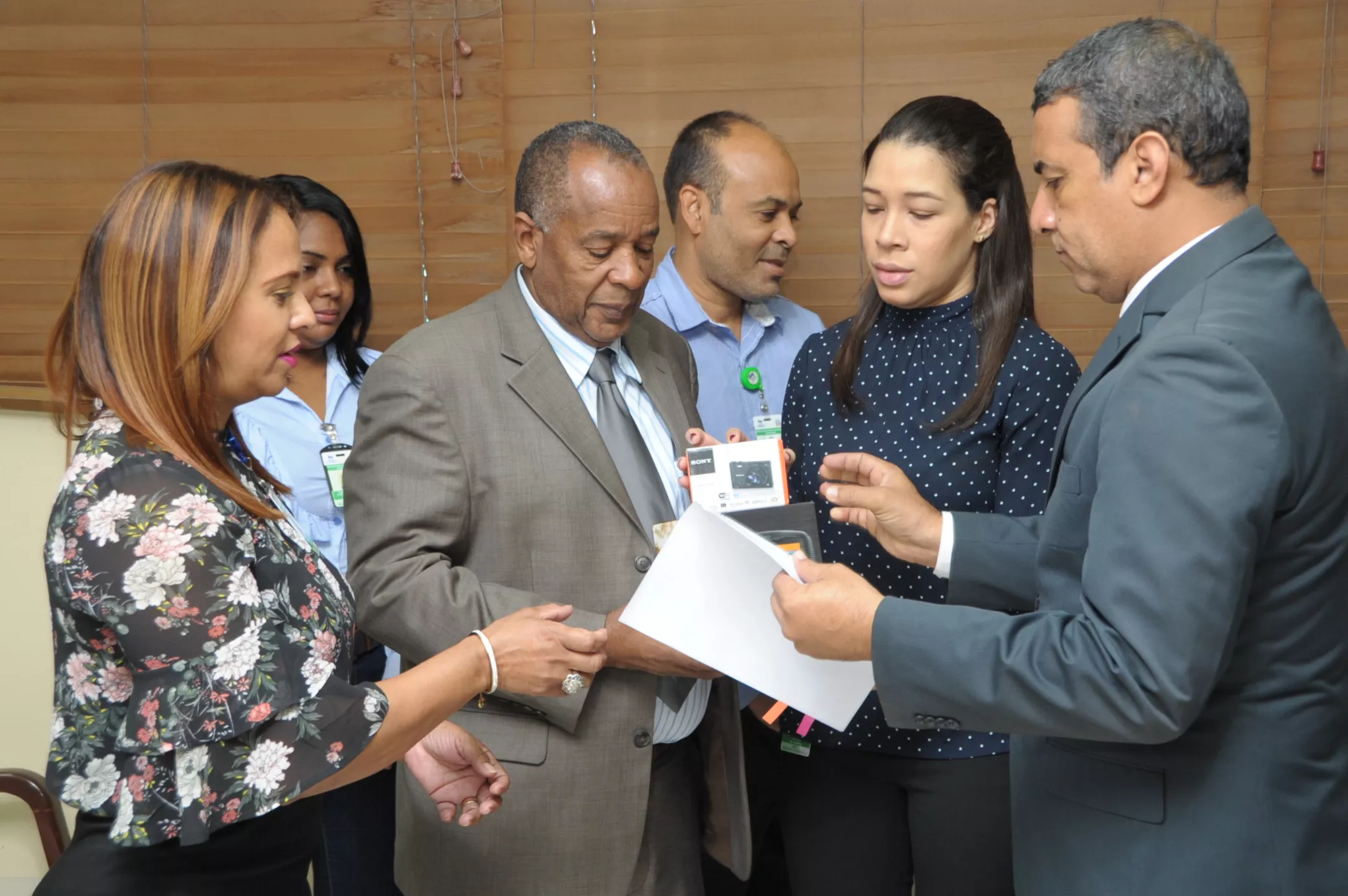 Ministerio de Salud entrega equipos tecnológicos para habilitación centros de salud