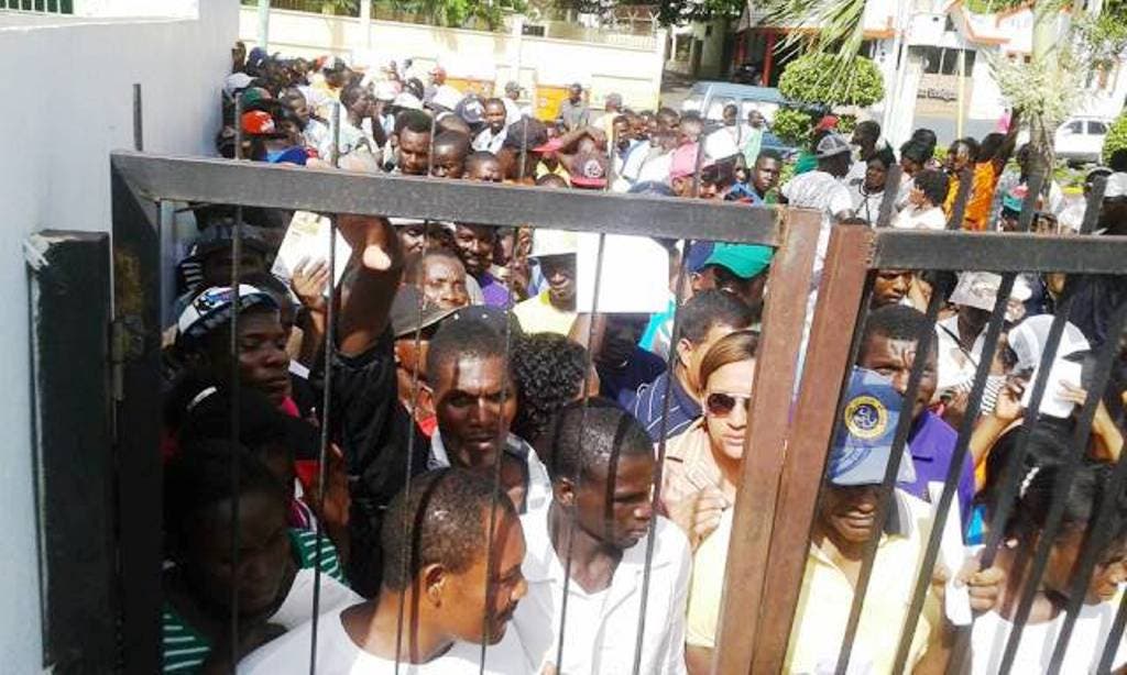 Centenares de extranjeros mayormente haitianos acuden a renovar carnet Plan de Regularización 