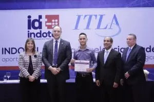 Indotel y el ITLA entregan 100 becas a jóvenes para carreras tecnológicas