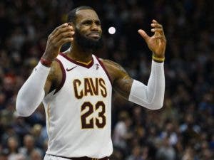 LeBron supera los 30.000 puntos en derrota ante Spurs